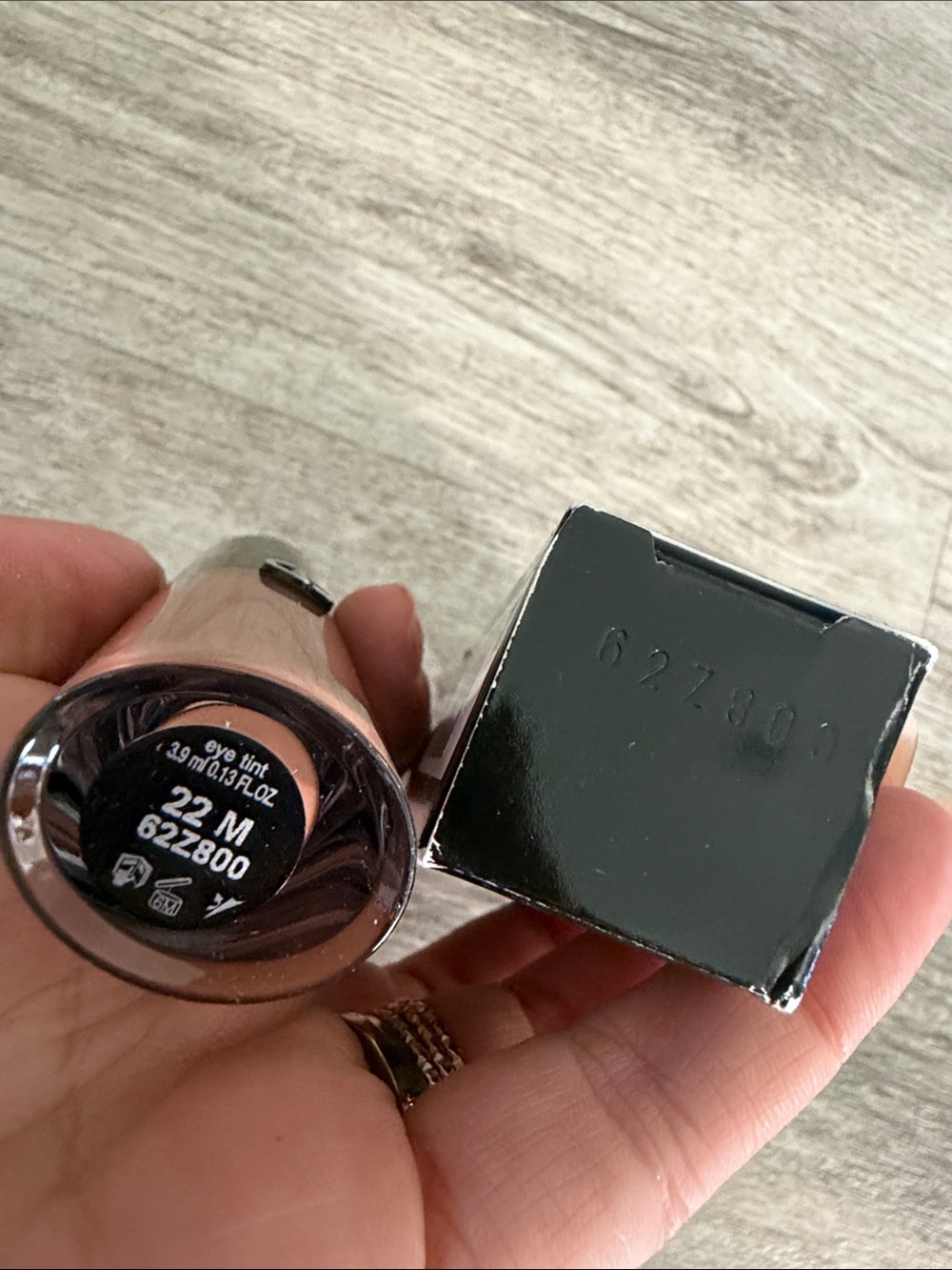 Giorgio Armani Matte Liquid Eye Tint — Warm Cashew Brown $39 retail - Picture 2 of 4